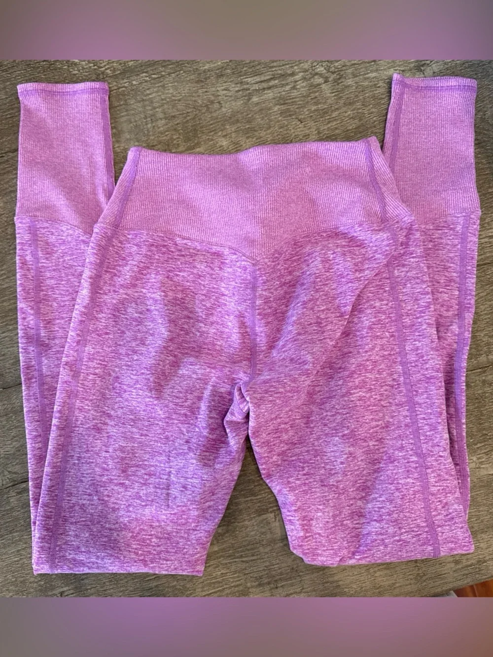 ALO Yoga soft stretch